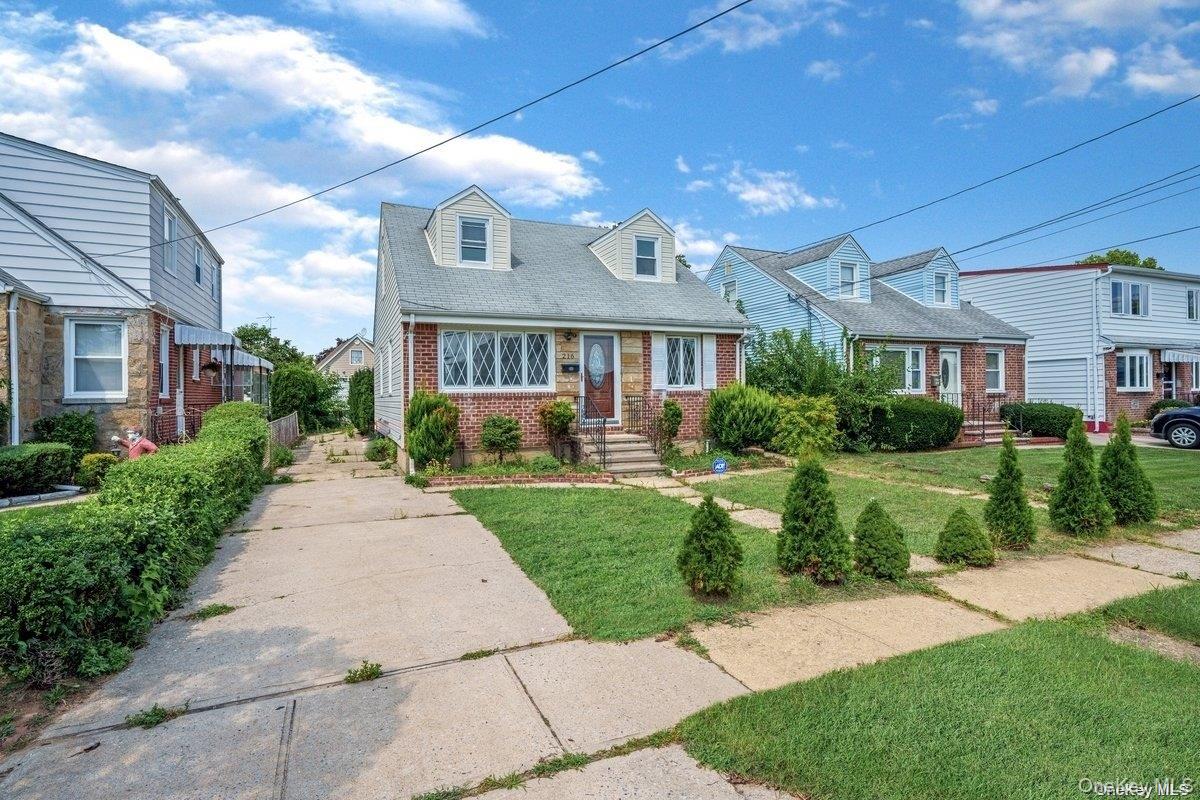 216 Raff Ave, Mineola, NY 11501, USA property photo