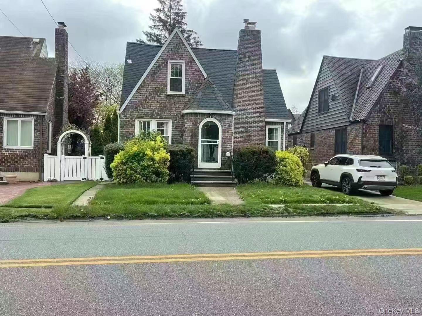 345 Plainfield Ave, Floral Park, NY 11001, USA property photo