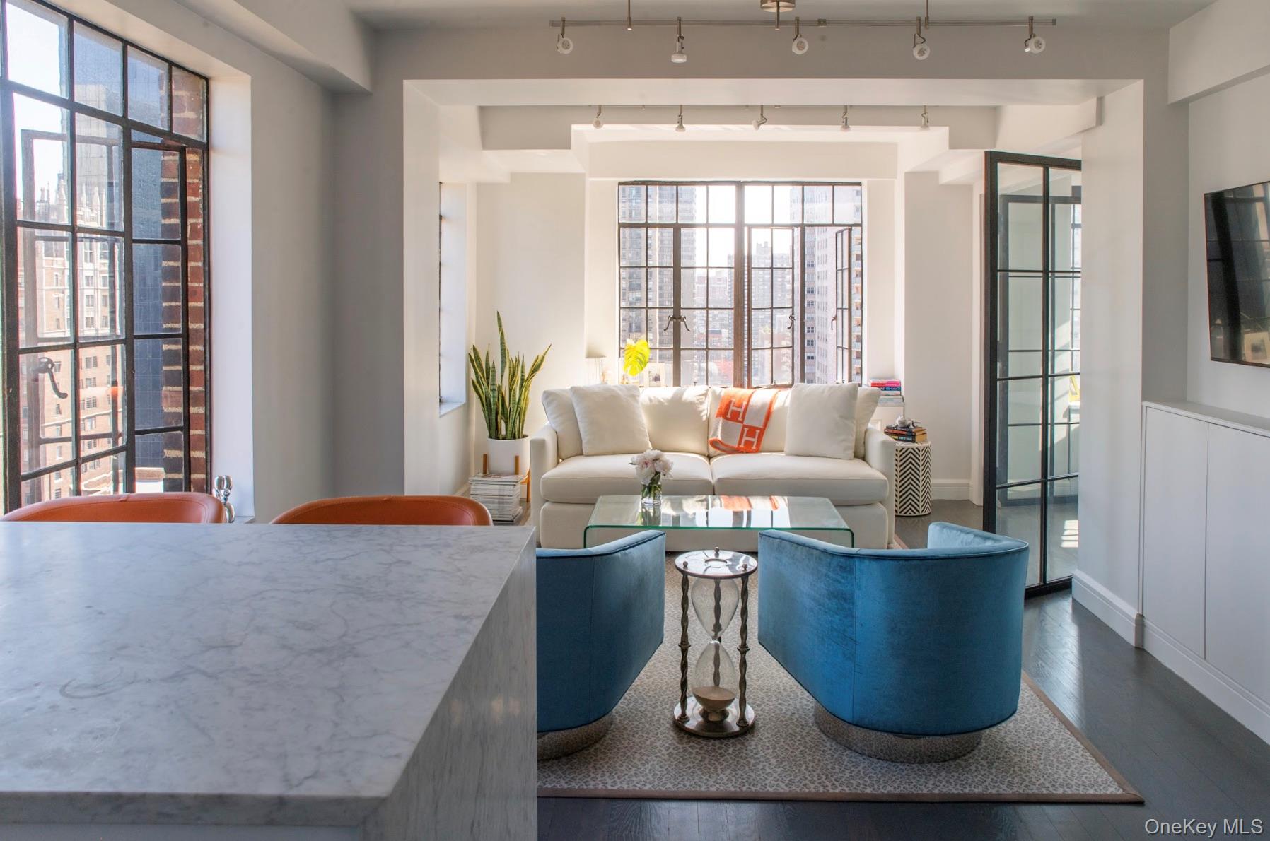 320 W 42nd St, New York, NY 10036, USA property photo