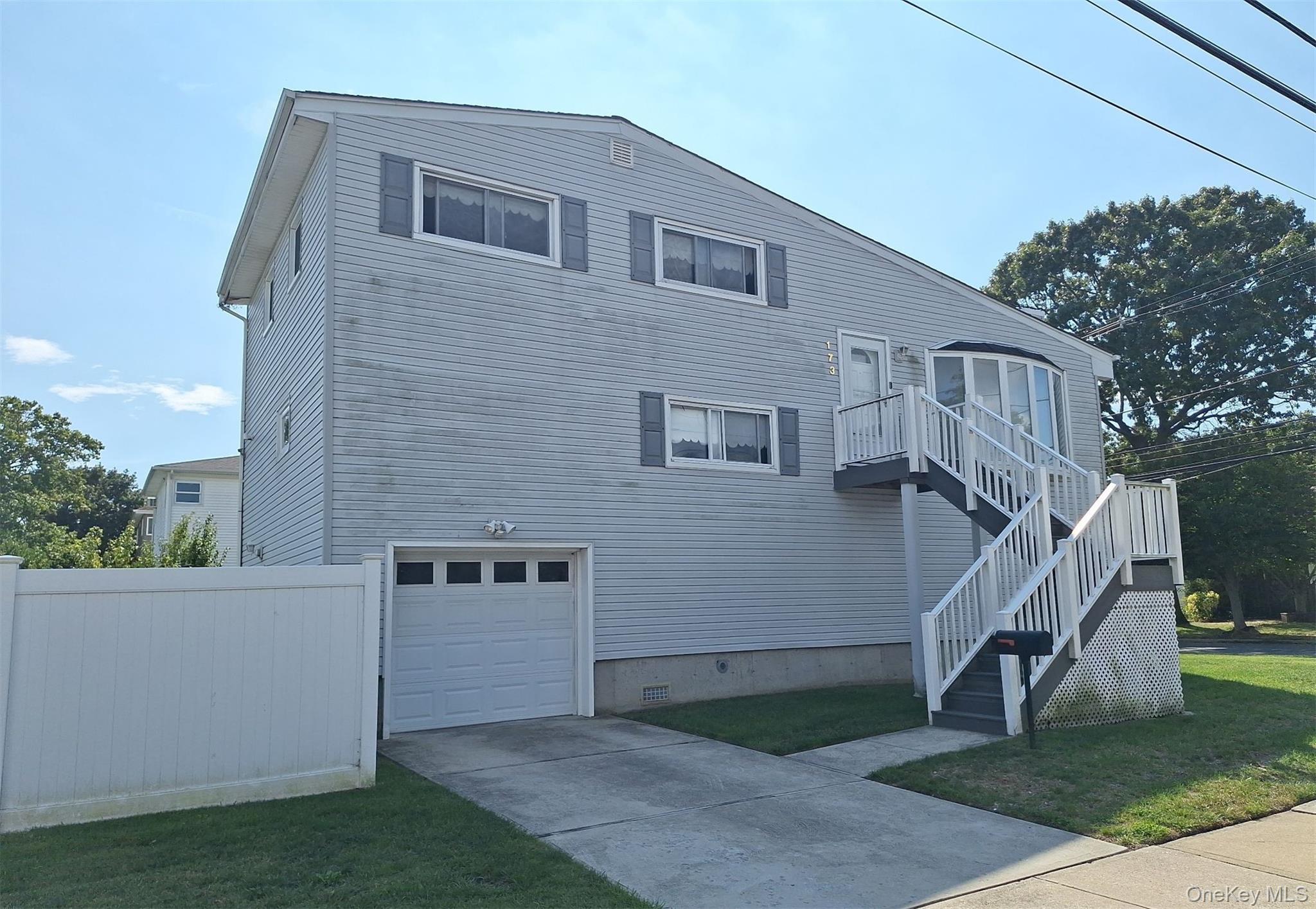 173 Cedar St, Freeport, NY 11520, USA property photo