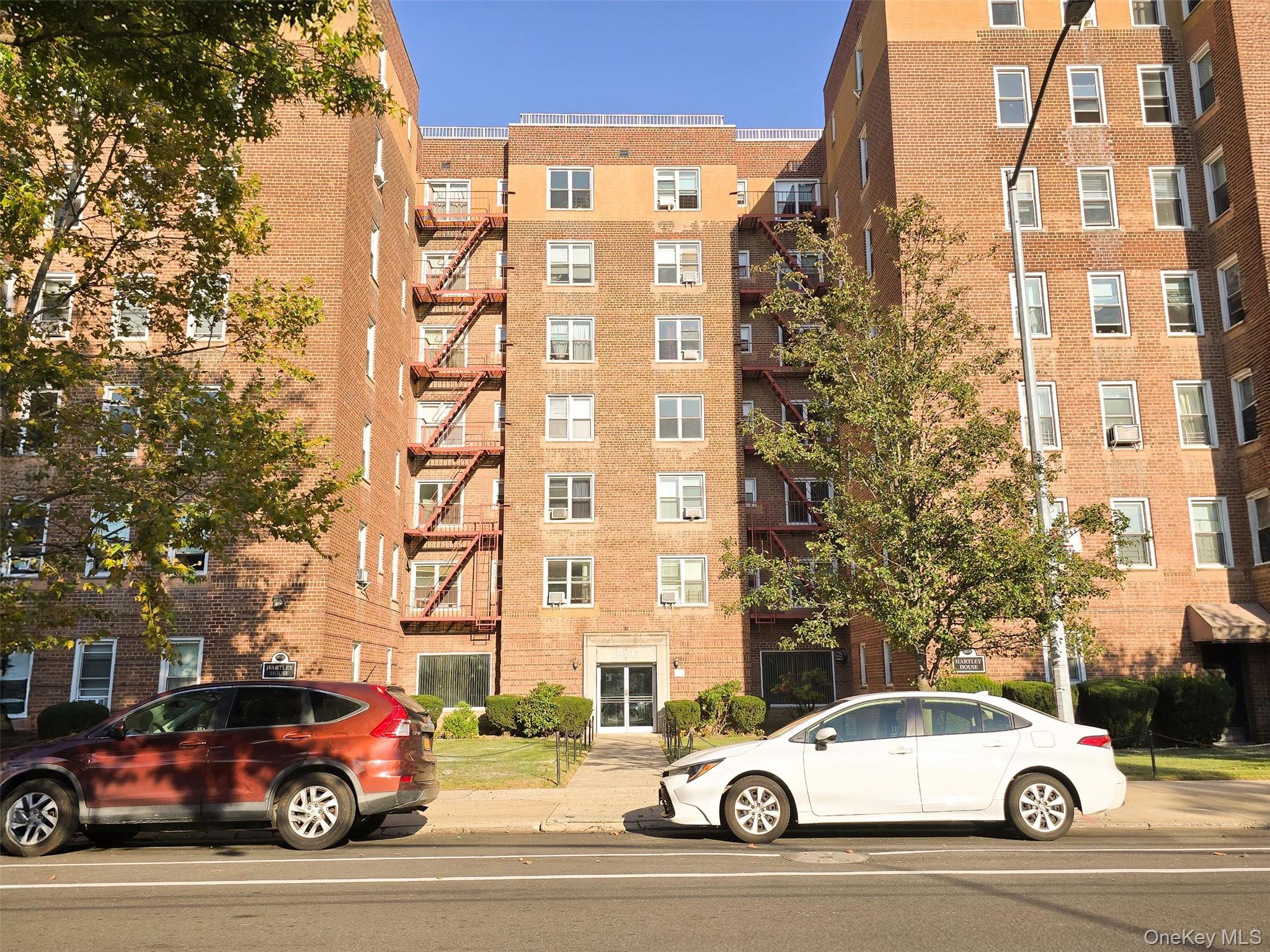30-11 Parsons Blvd, Flushing, NY 11354, USA property photo