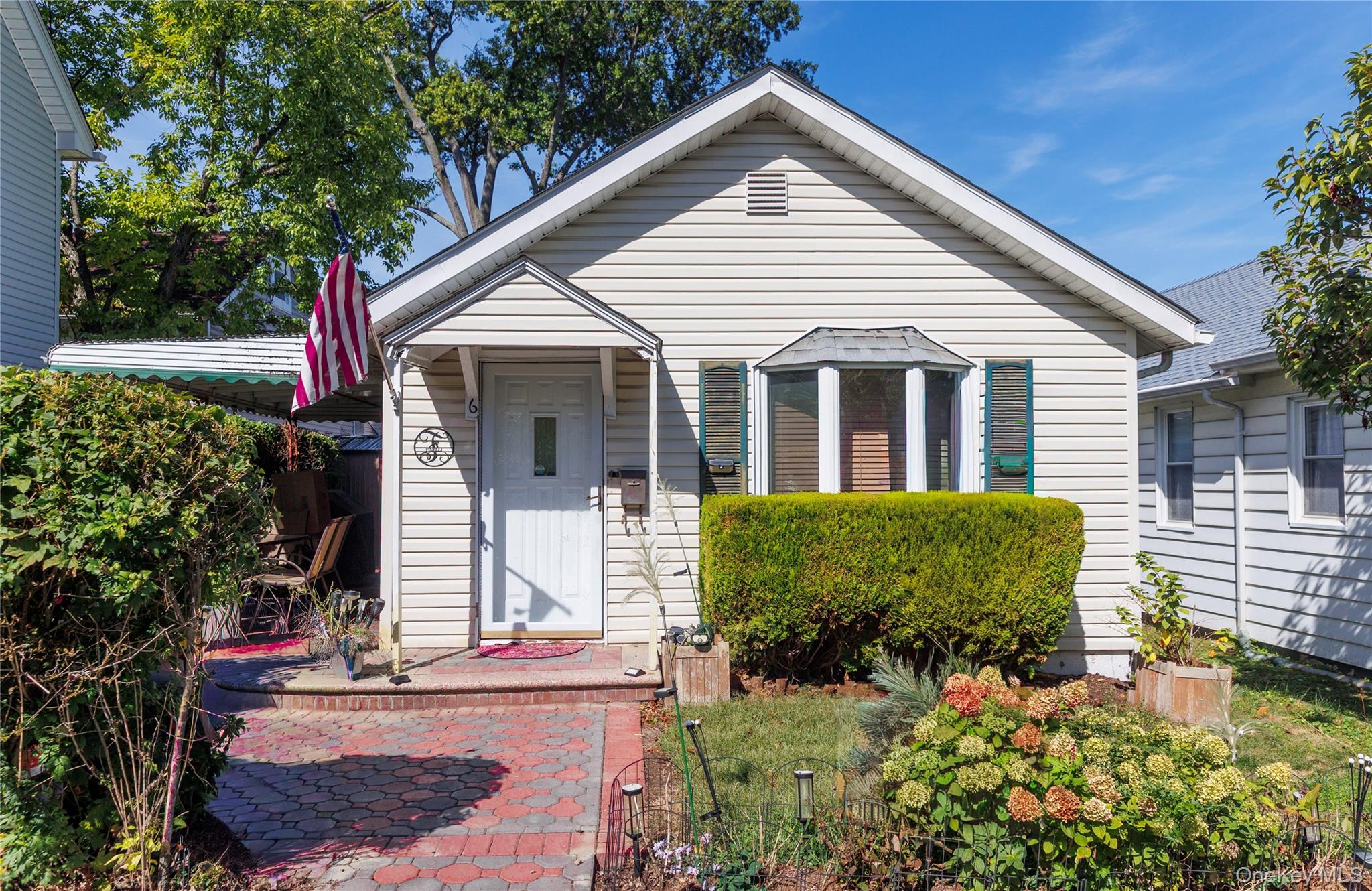 6 Elm Pl, Bronx, NY 10465, USA property photo