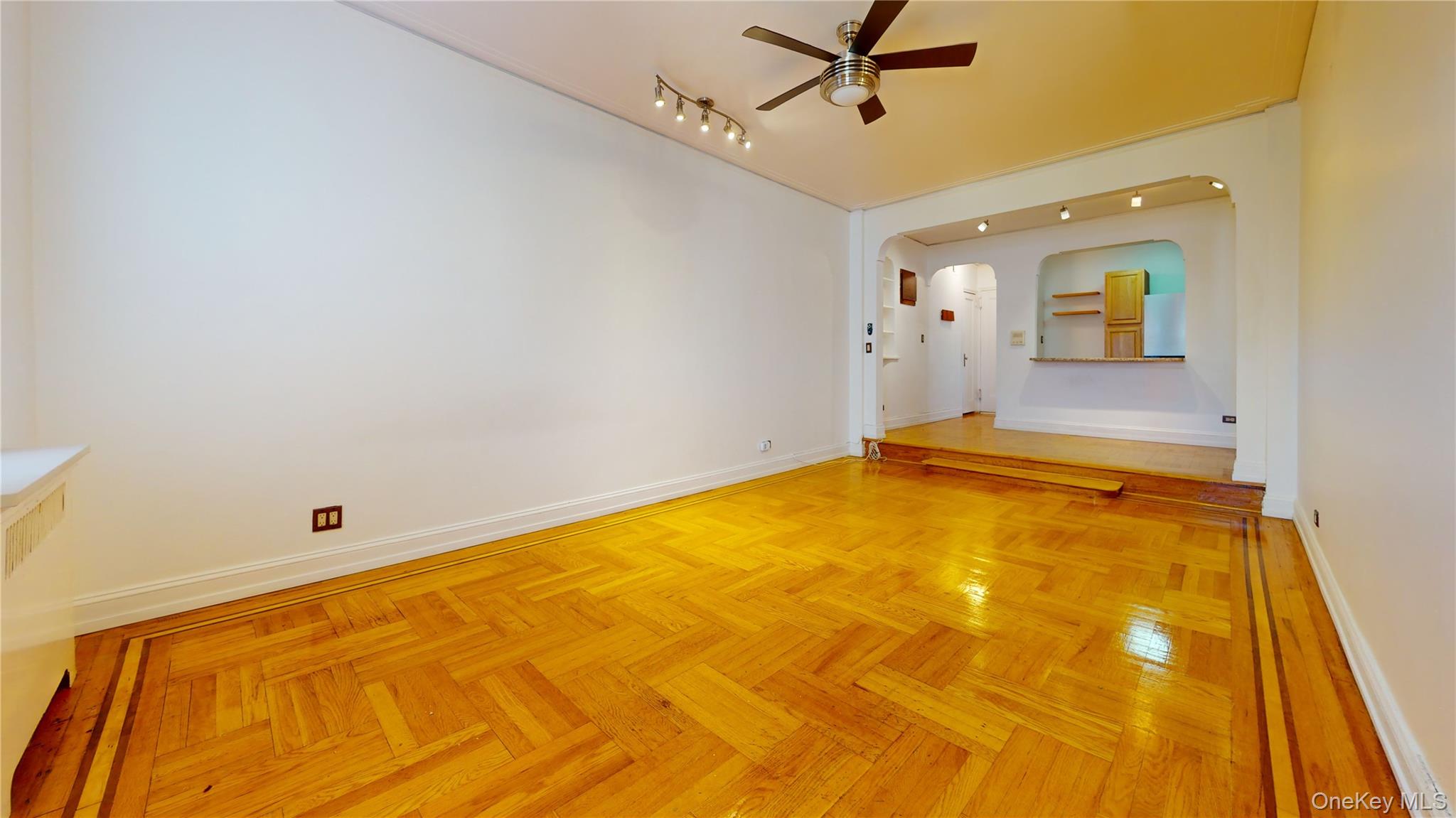 2160 Bronx Park E Unit 6J Bronx, NY 10462 property photo