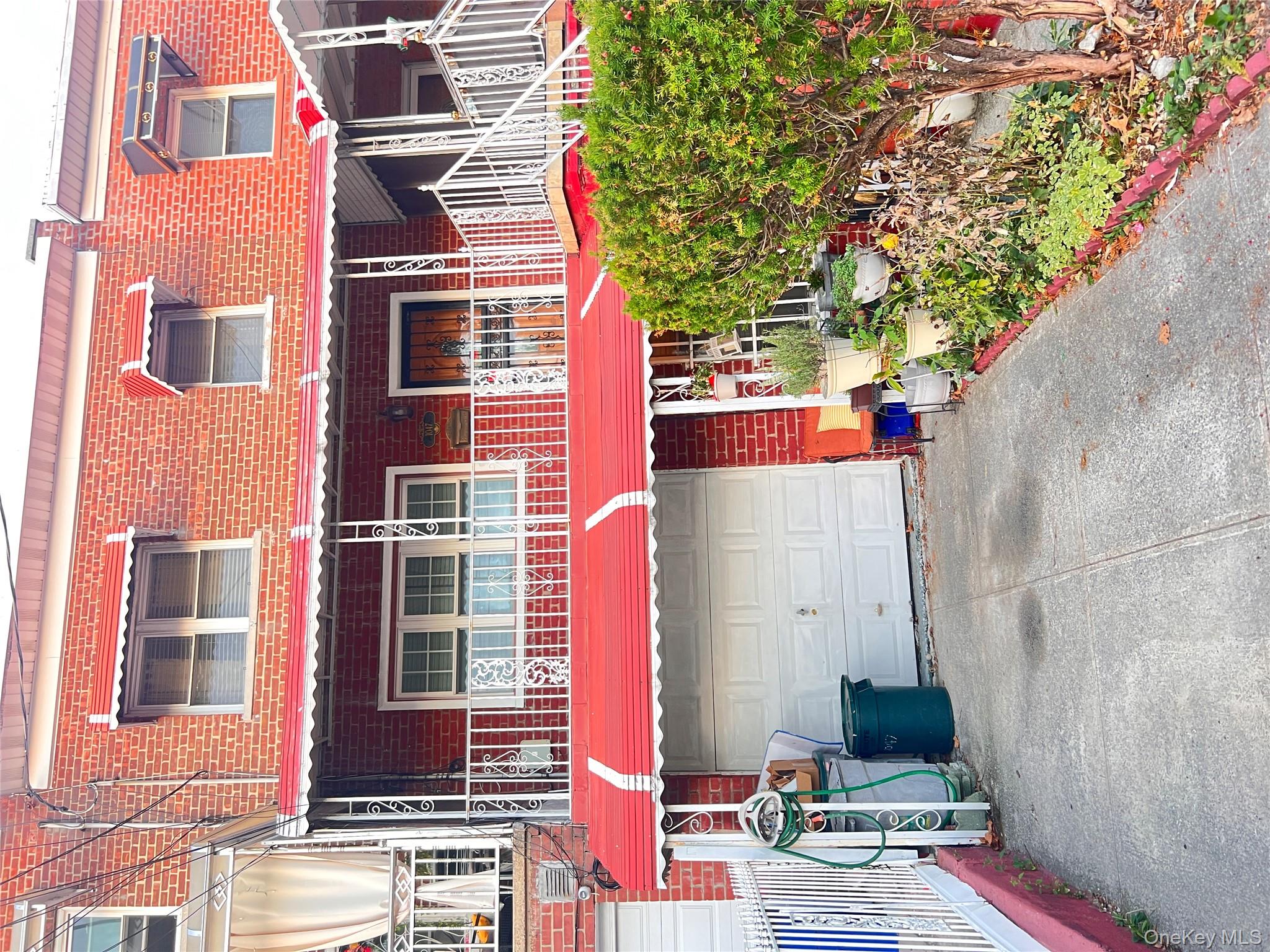 1047 E 217th St, Bronx, NY 10469, USA property photo