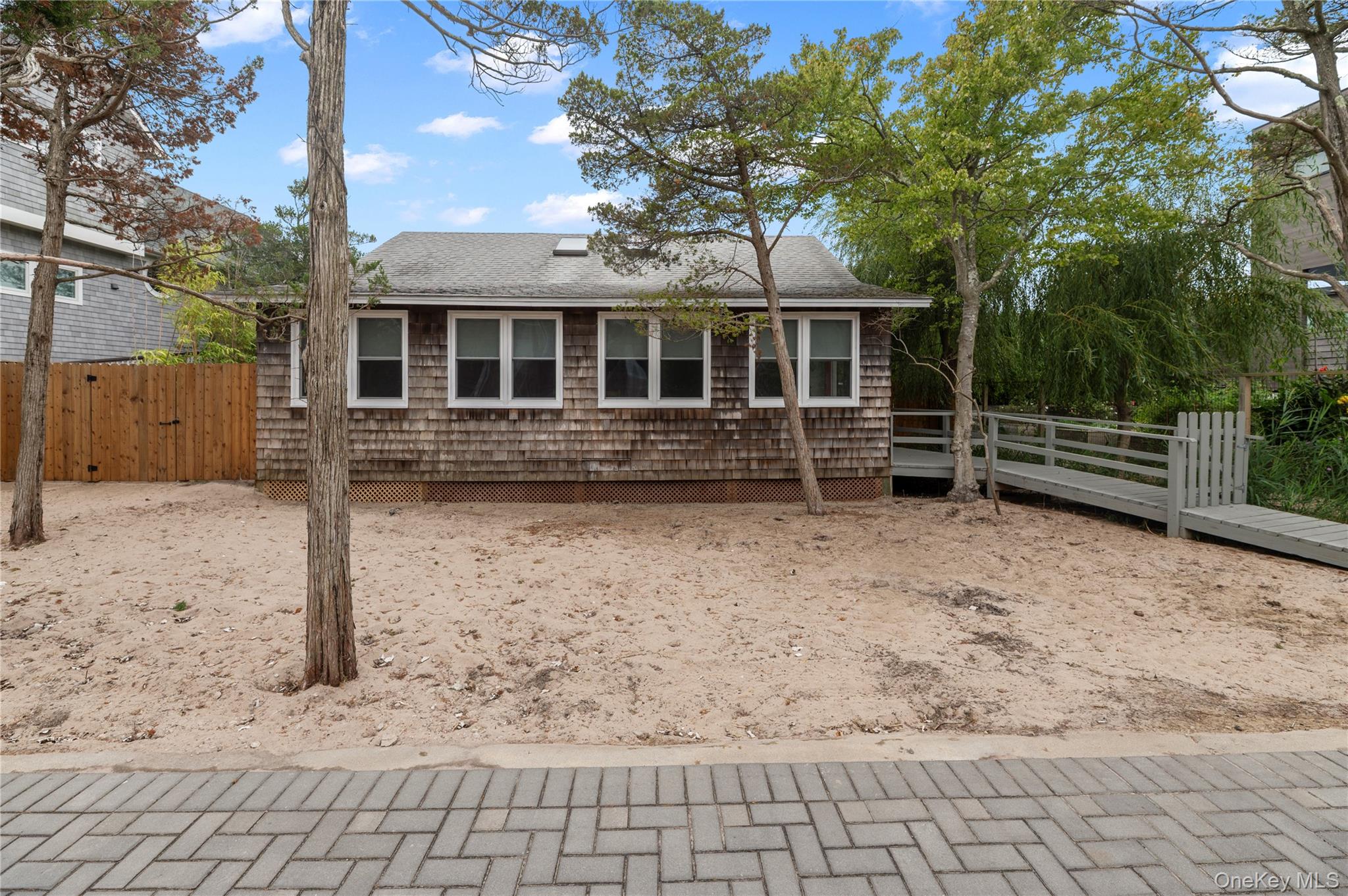 25 Atlantic Ave, East Islip, NY 11730, USA property photo