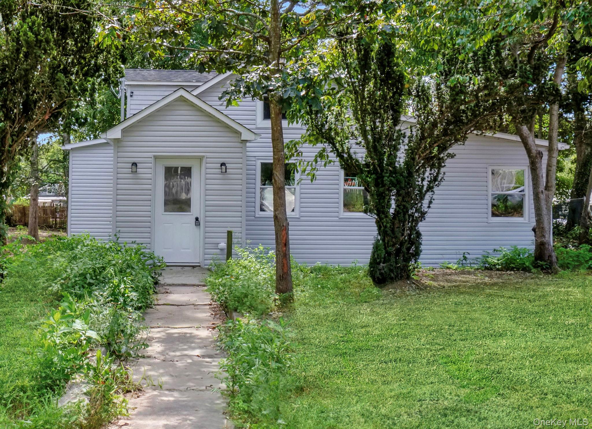 36 Kensington Ave, Selden, NY 11784, USA property photo