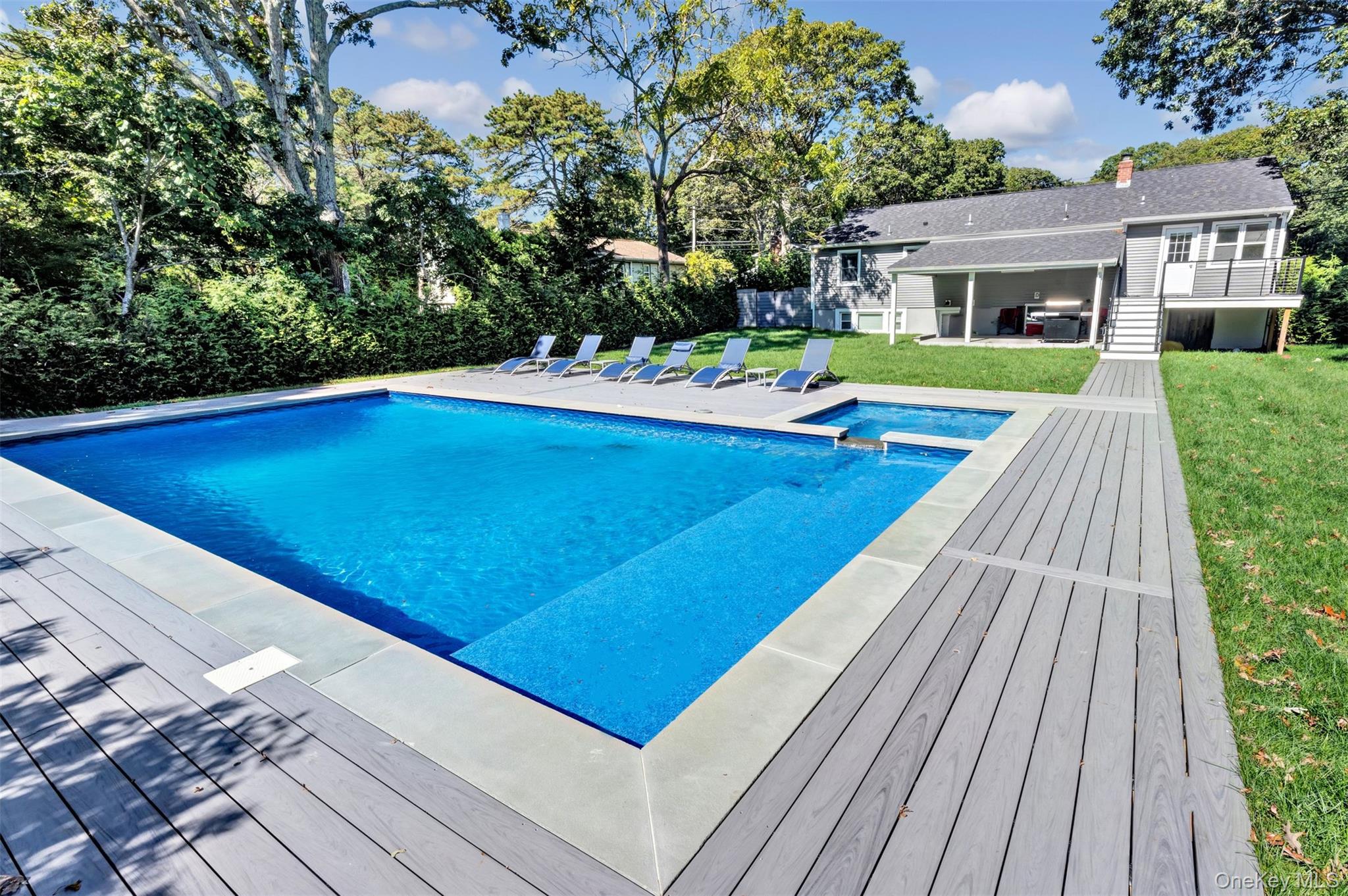 35 Suffolk Rd, Hampton Bays, NY 11946, USA property photo
