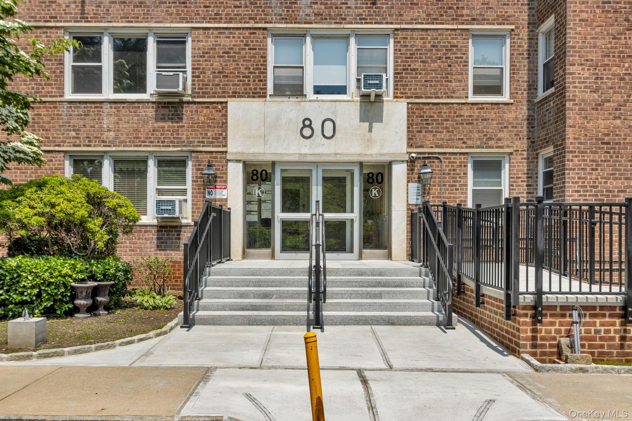 80 Knolls Crescent, Bronx, NY 10463, USA property photo