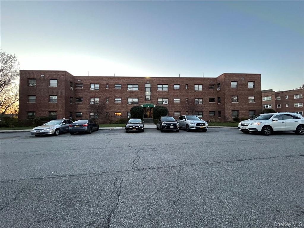 25 Shady Glen Ct, New Rochelle, NY 10805, USA property photo