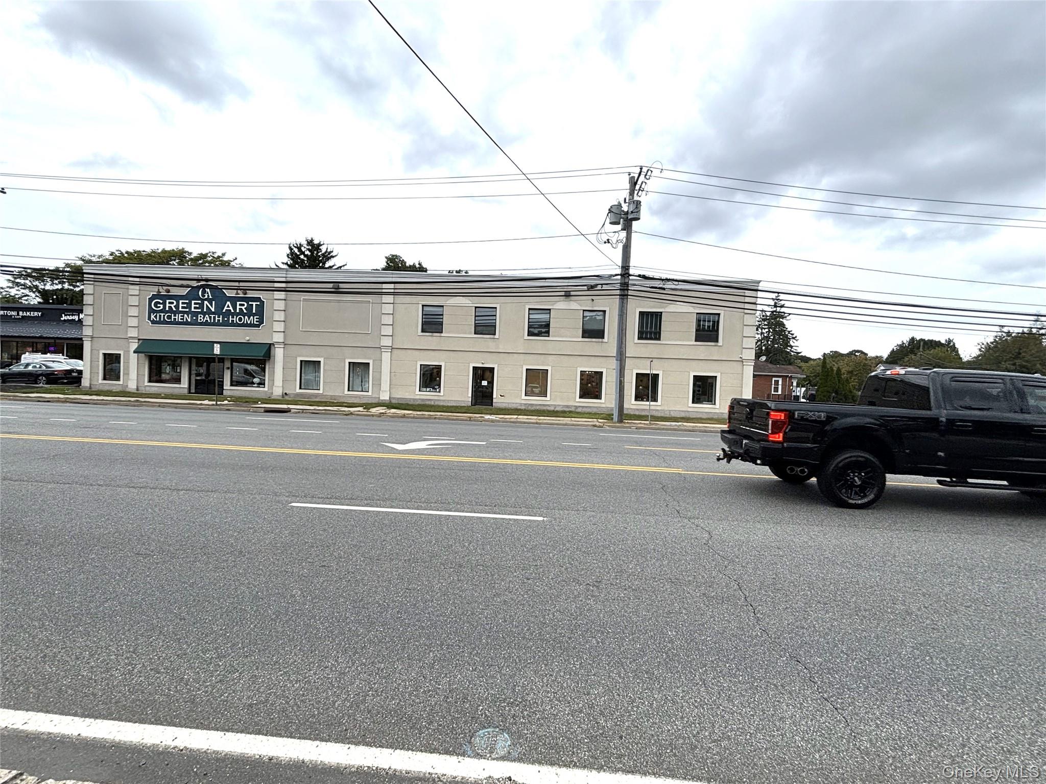 17 W Jericho Turnpike, Syosset, NY 11791, USA property photo
