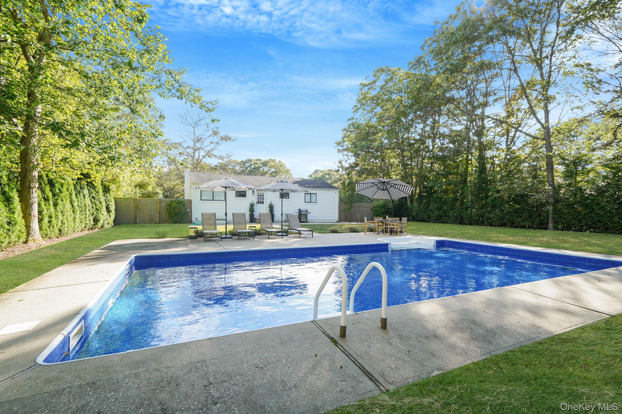 138 W Tiana Rd, Hampton Bays, NY 11946, USA property photo