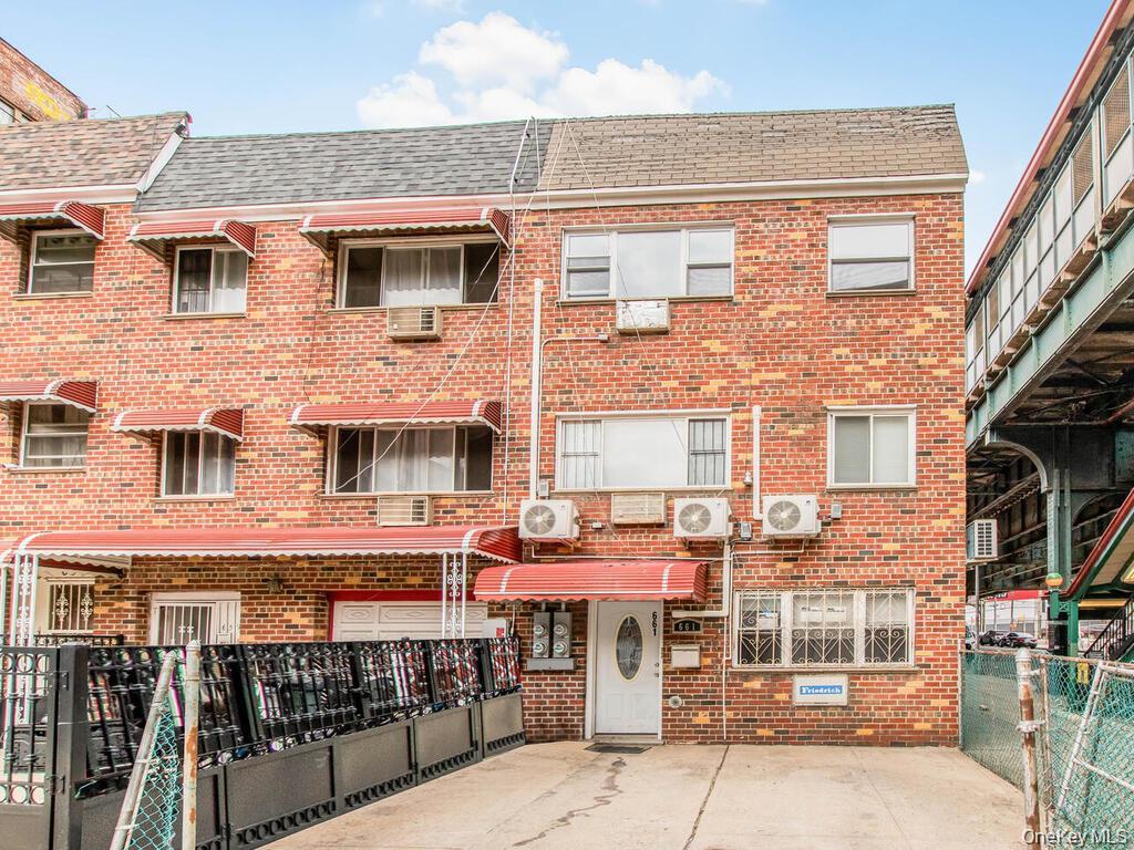 661 Sagamore St, Bronx, NY 10462, USA property photo