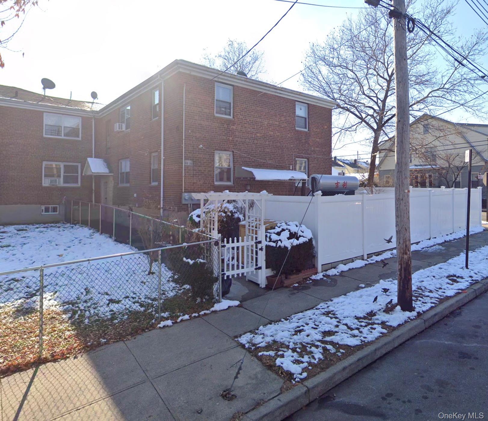 160-06 75th Rd, Flushing, NY 11366, USA property photo