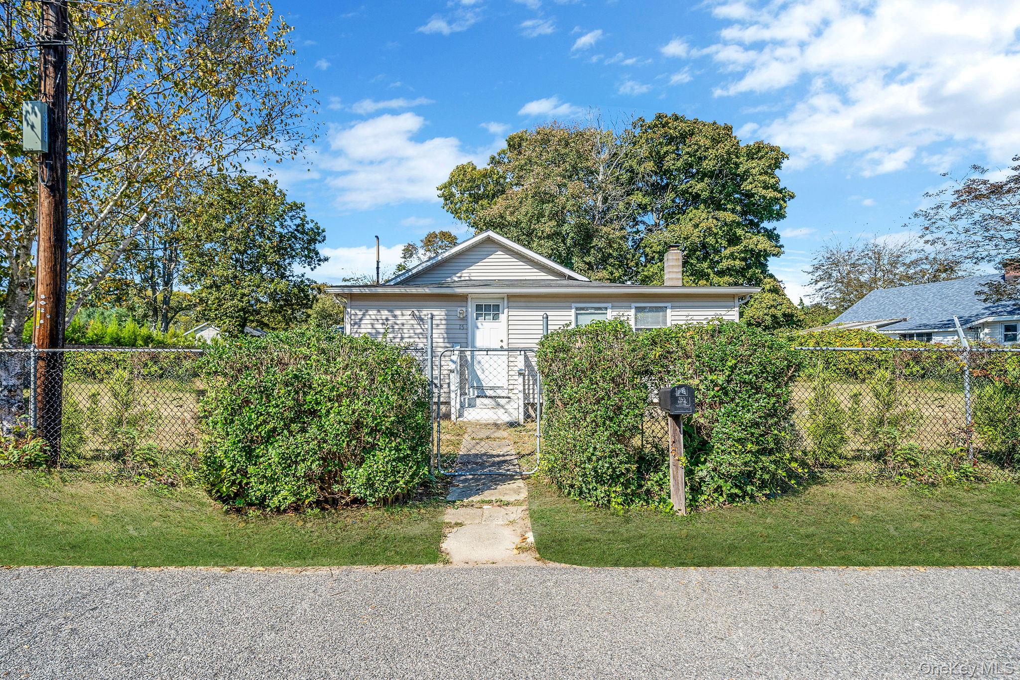 15 Sayville Rd, Mastic Beach, NY 11951, USA property photo