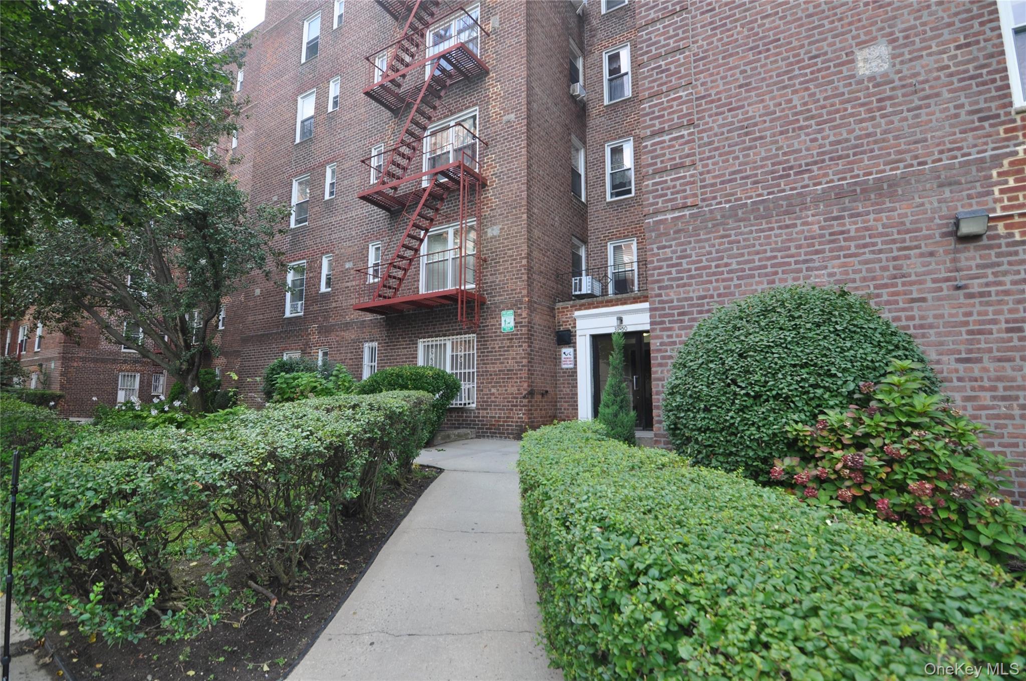 39-50 52nd St, Woodside, NY 11377, USA property photo