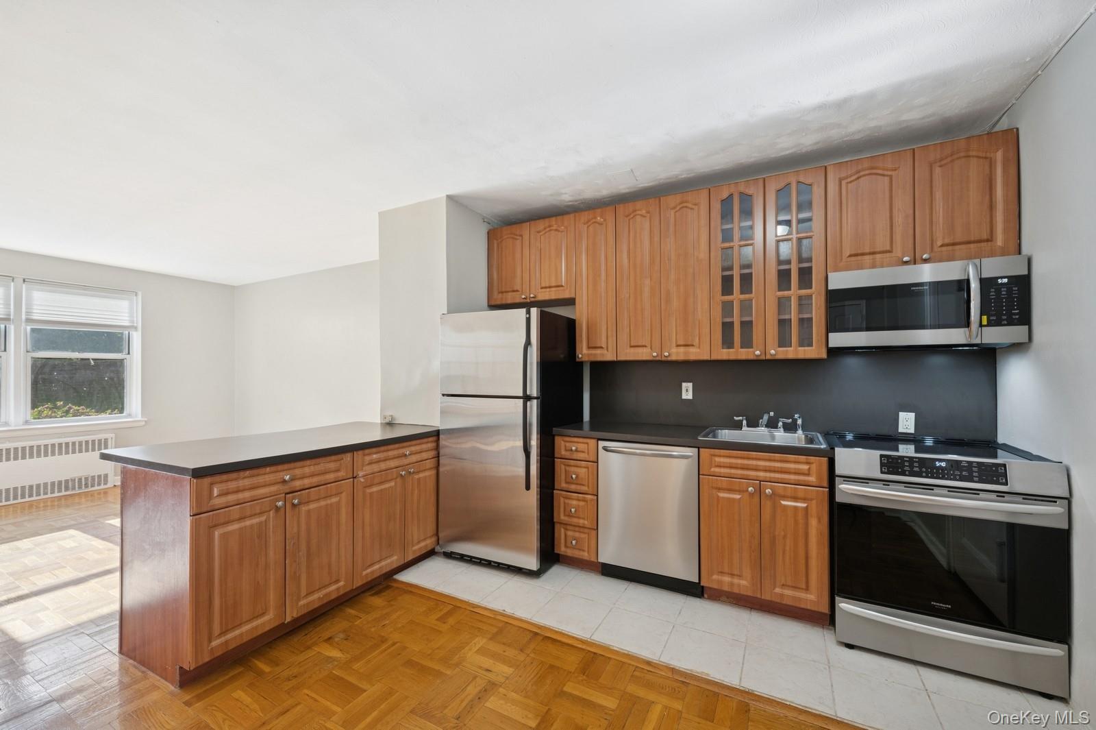 162-21 Powells Cove Blvd, Beechhurst, NY 11357, USA property photo