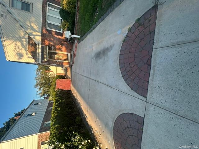 182 Wellington Rd, Elmont, NY 11003, USA property photo
