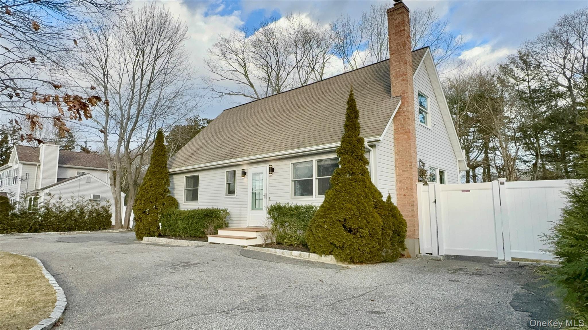 4 N Westbury Rd, Hampton Bays, NY 11946, USA property photo