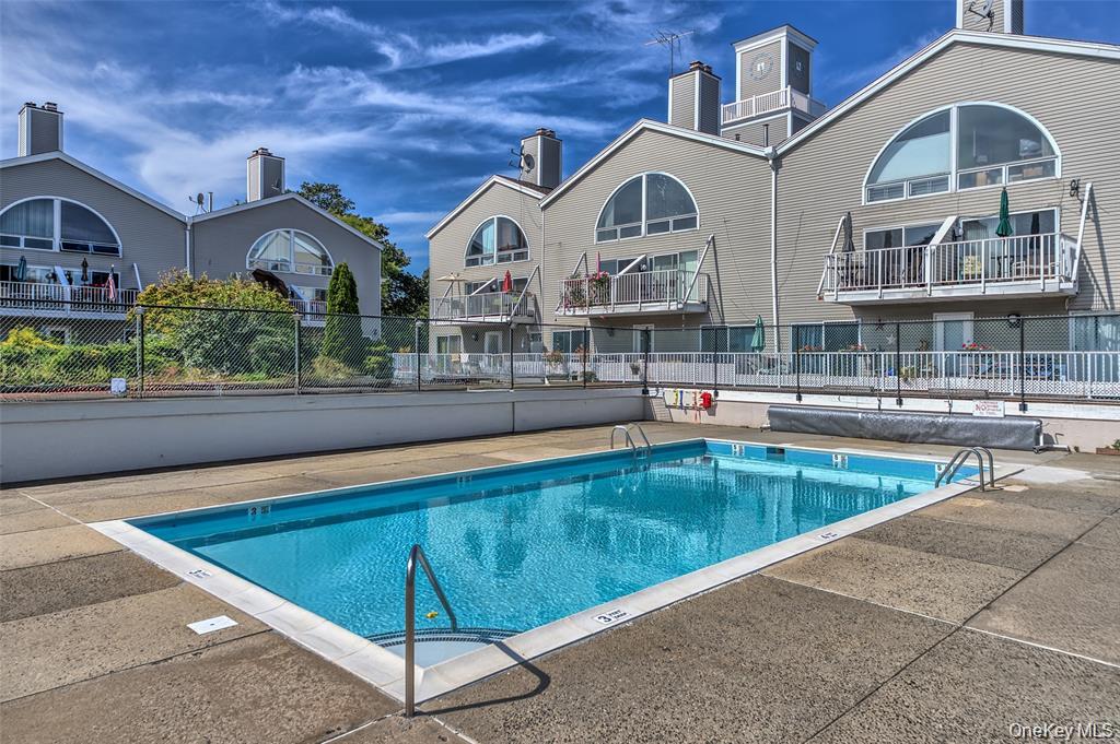 18 Windward Ln, Bronx, NY 10464, USA property photo