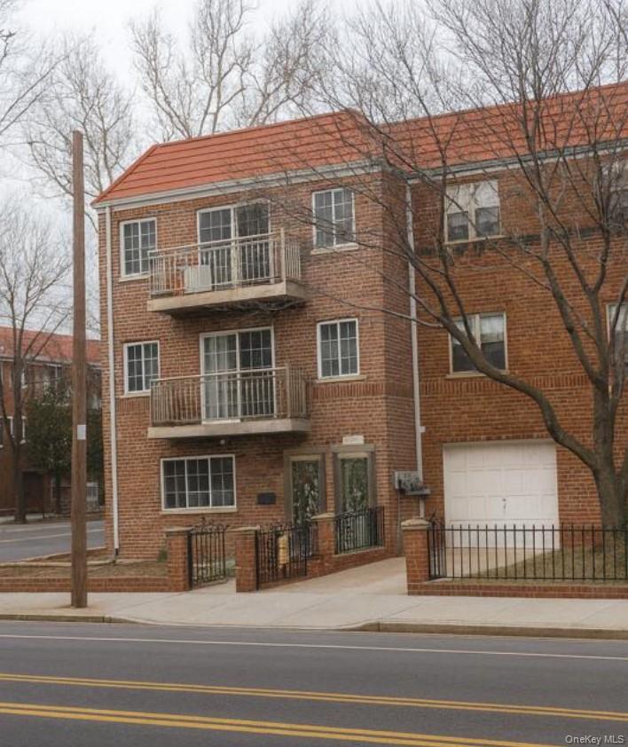 72-01 31st Ave, Flushing, NY 11370, USA property photo