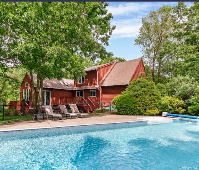 12 Hildreth Pl, Hampton Bays, NY 11946, USA property photo