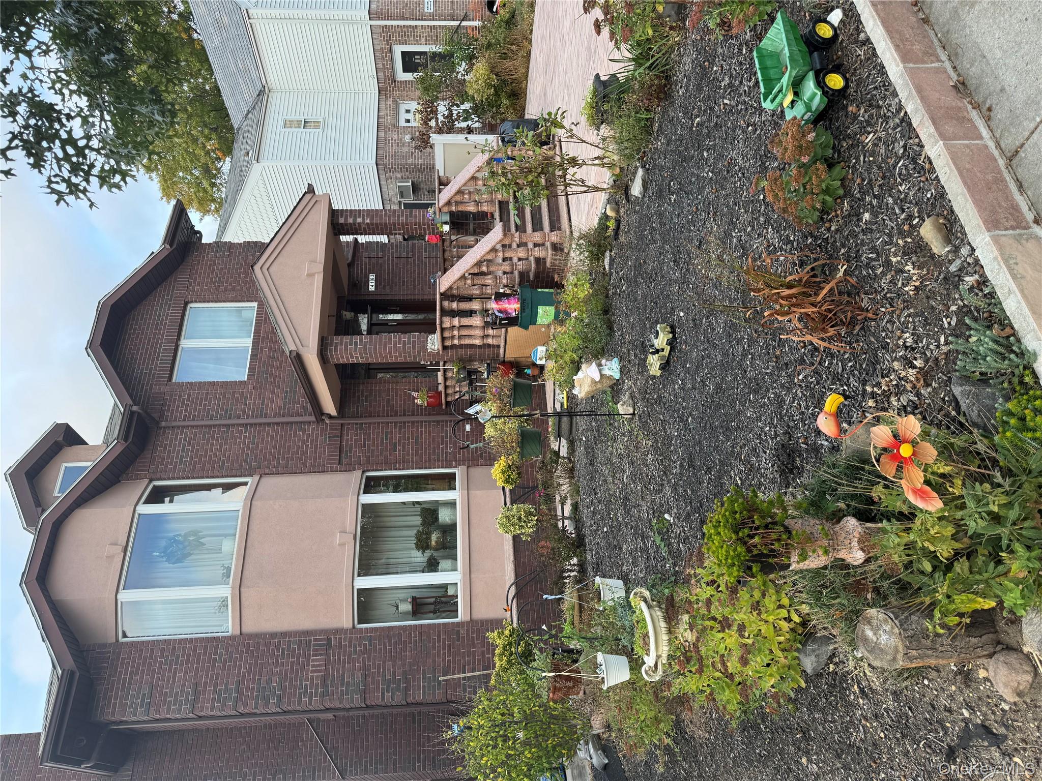 141-63 73rd Terrace, Flushing, NY 11367, USA property photo