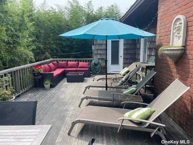 18 Beachwold Ave, Ocean Beach, NY 11770, USA property photo