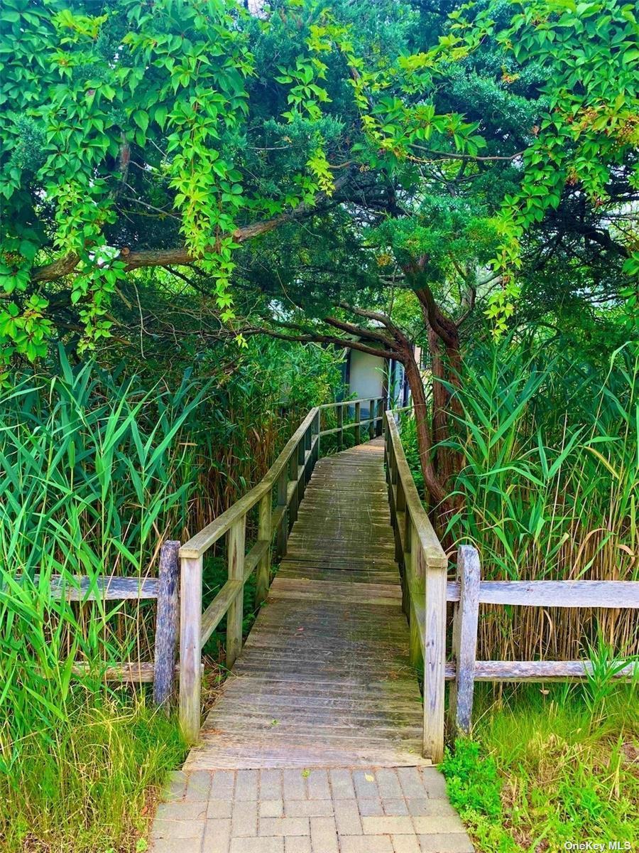 30 Gale Ave, Ocean Beach, NY 11770, USA property photo