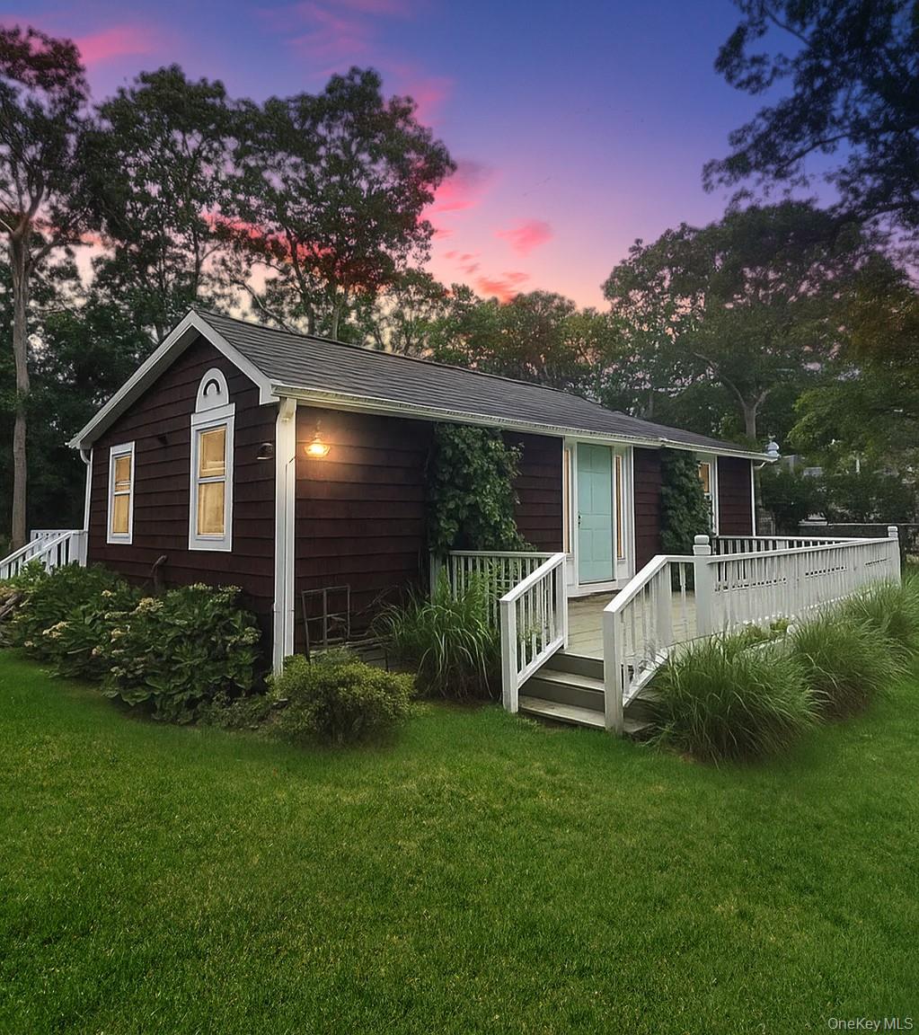 61 Squires Ave, East Quogue, NY 11942, USA property photo