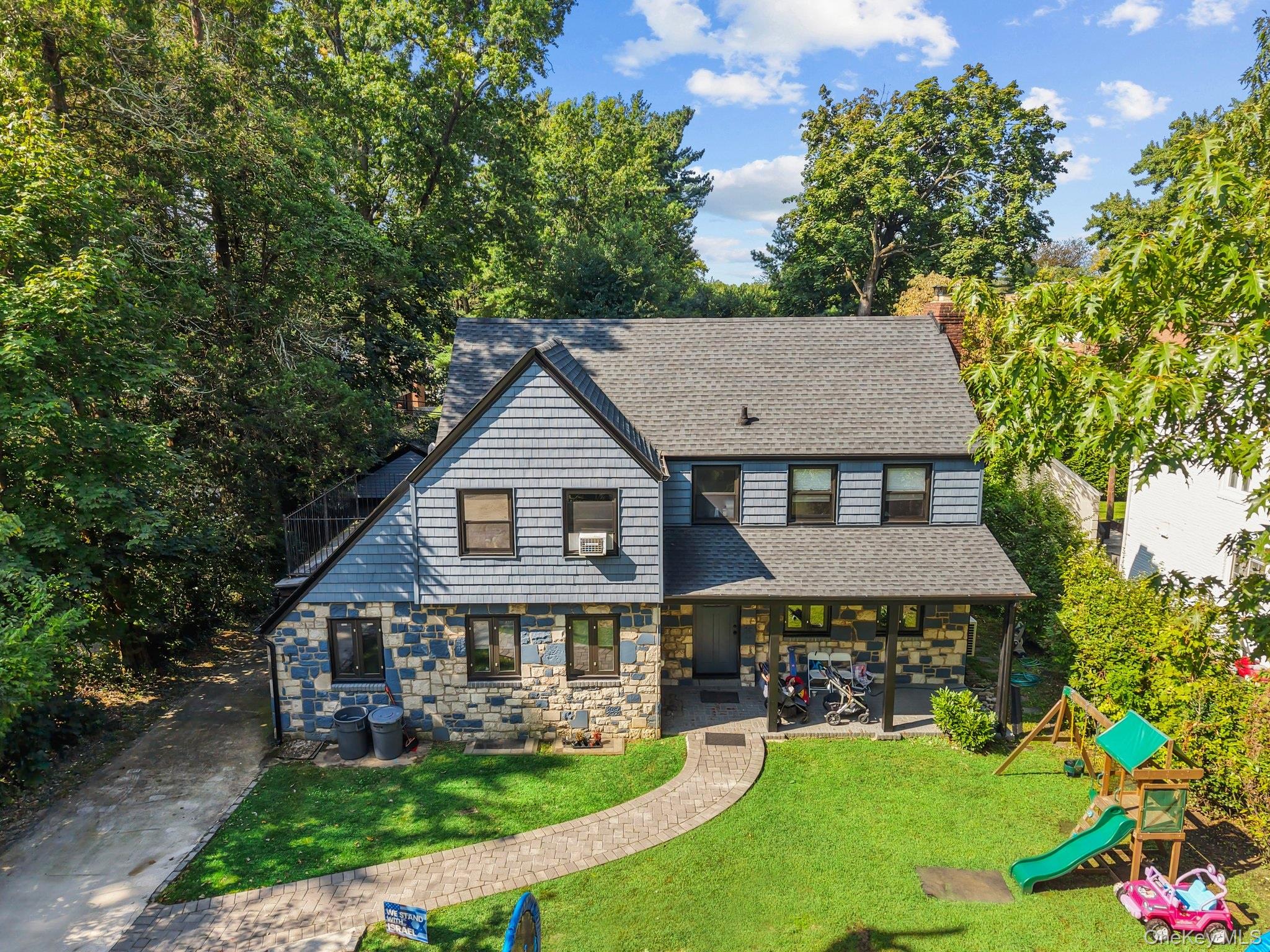 11 Brook Ln, Great Neck, NY 11023, USA property photo