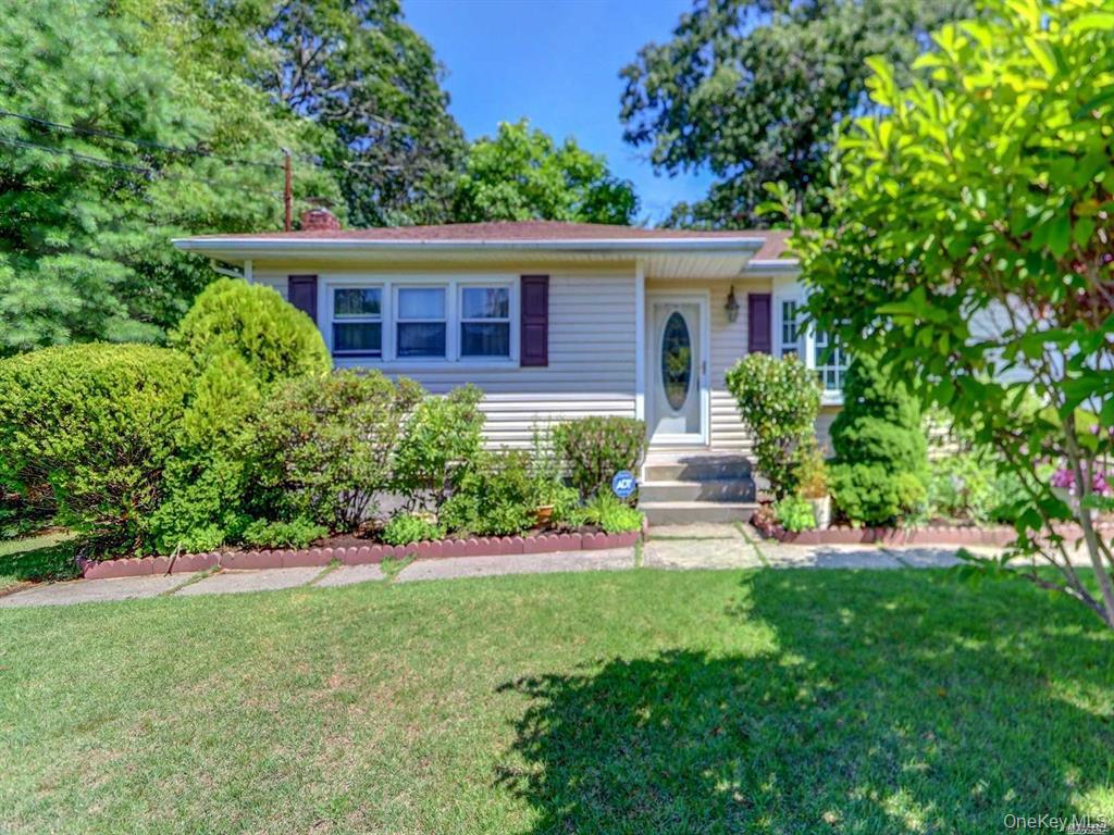 22 Teller Ave, Coram, NY 11727, USA property photo