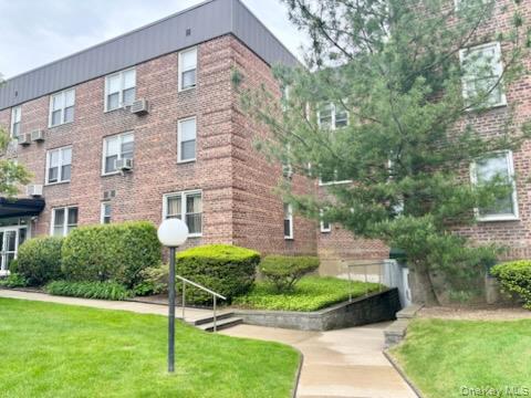 530 Dubois Ave, Valley Stream, NY 11581, USA property photo