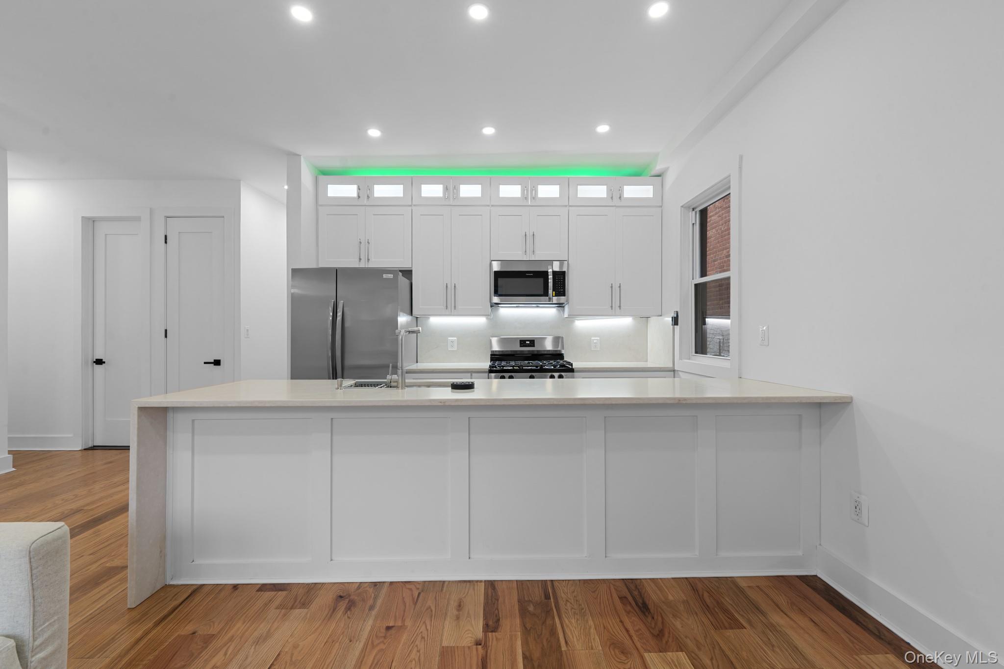 110th St, Forest Hills, NY 11375, USA property photo