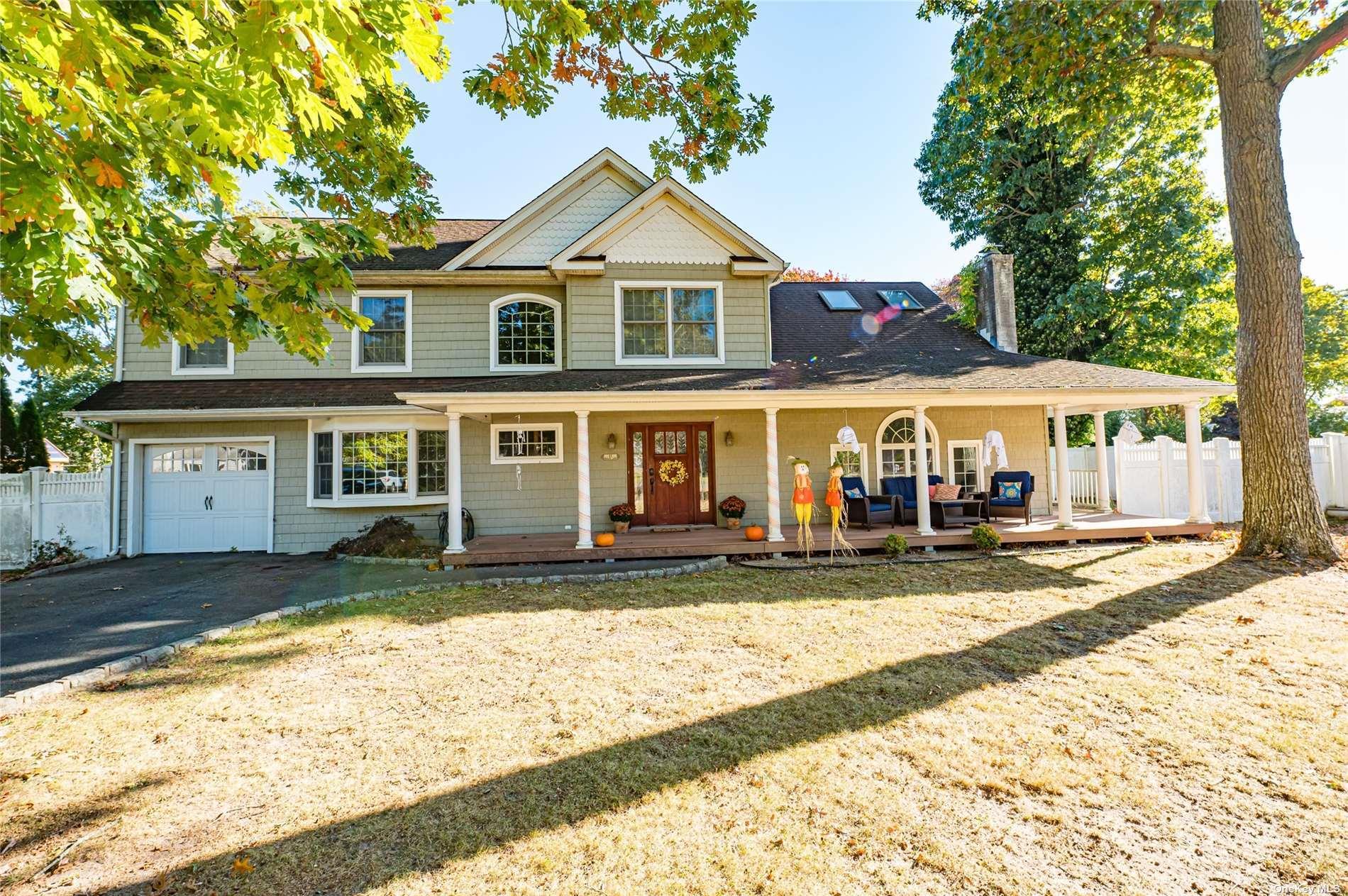43 Hollins Ln, East Islip, NY 11730, USA property photo
