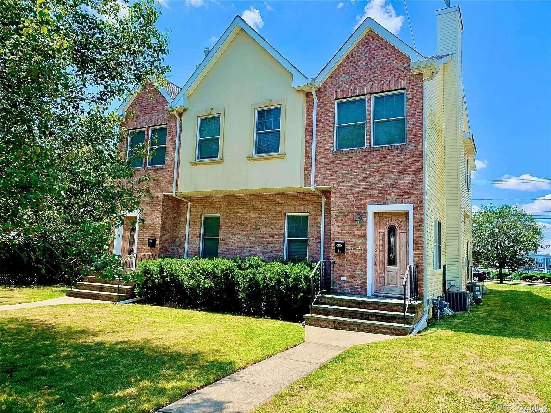1 W Owen St, Westbury, NY 11590, USA property photo