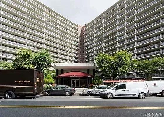 61-25 97th St, Rego Park, NY 11374, USA property photo