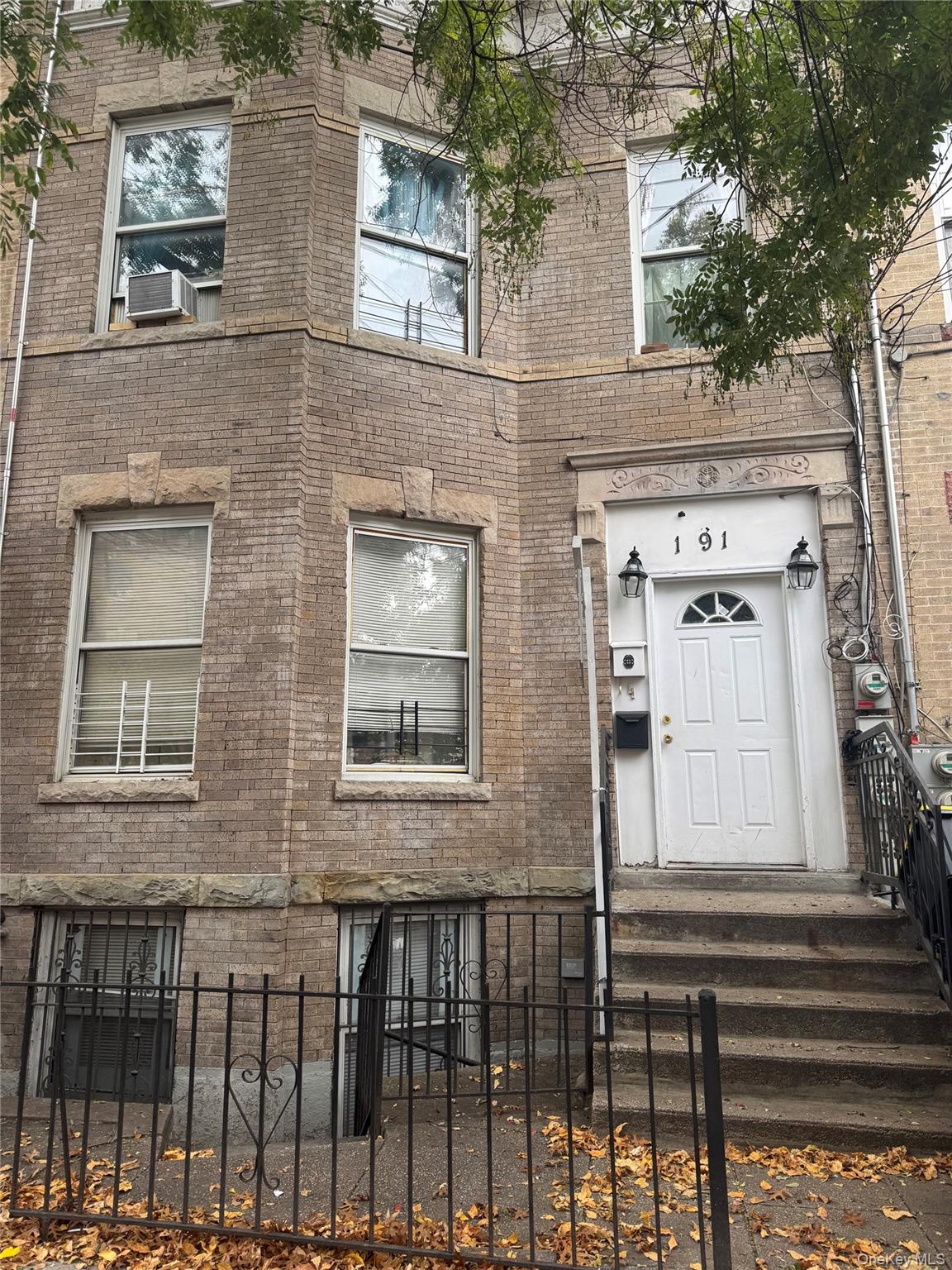 W 191st St, New York, NY 10040, USA property photo