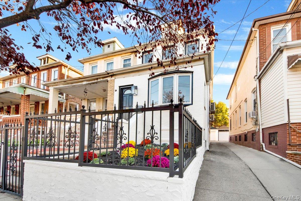 3232 Fenton Ave, Bronx, NY 10469, USA property photo