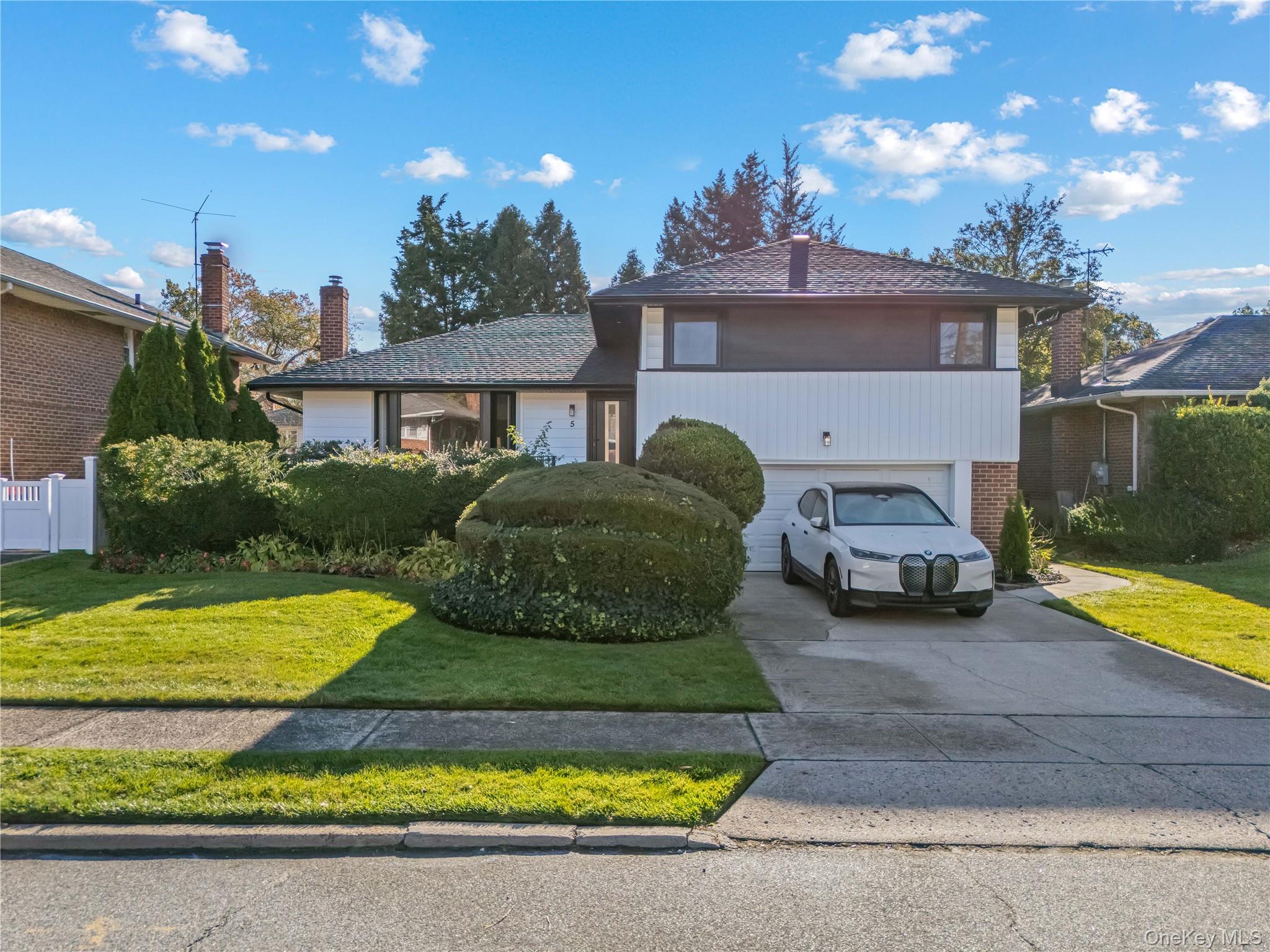 5 Orient Ct, Westbury, NY 11590, USA property photo