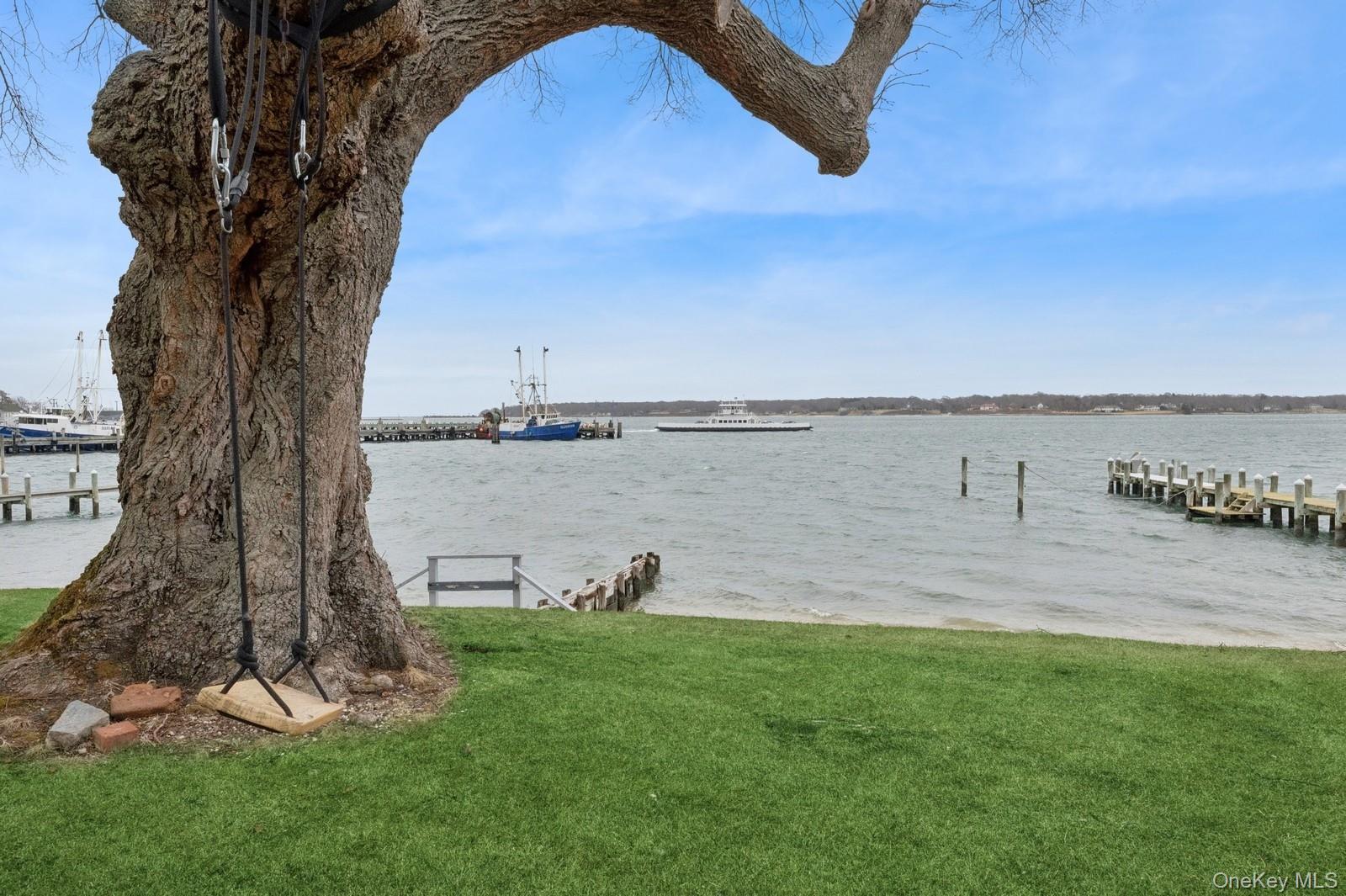 424 4th St, Greenport, NY 11944, USA property photo