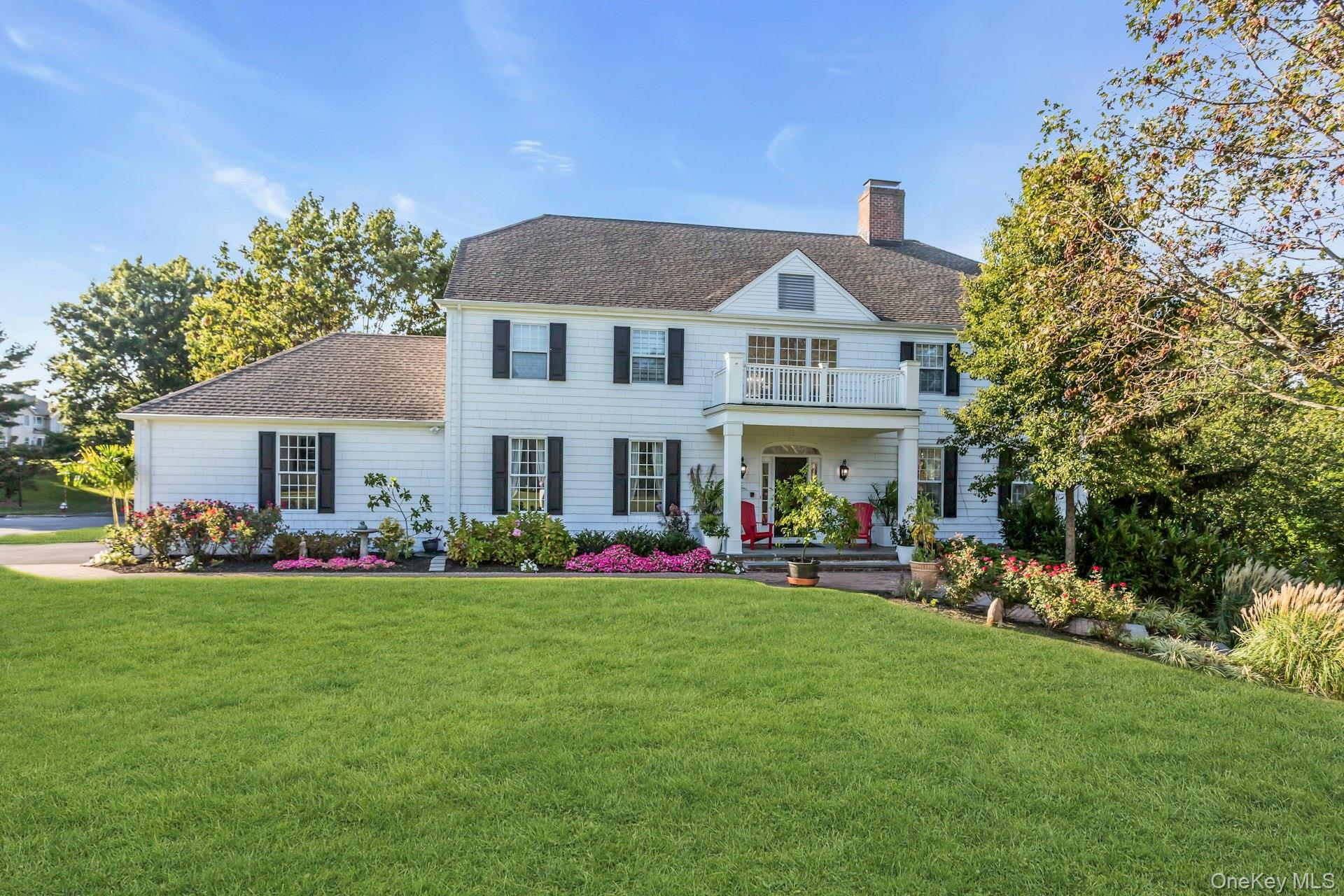 16 Robin Ct, Glen Cove, NY 11542, USA property photo