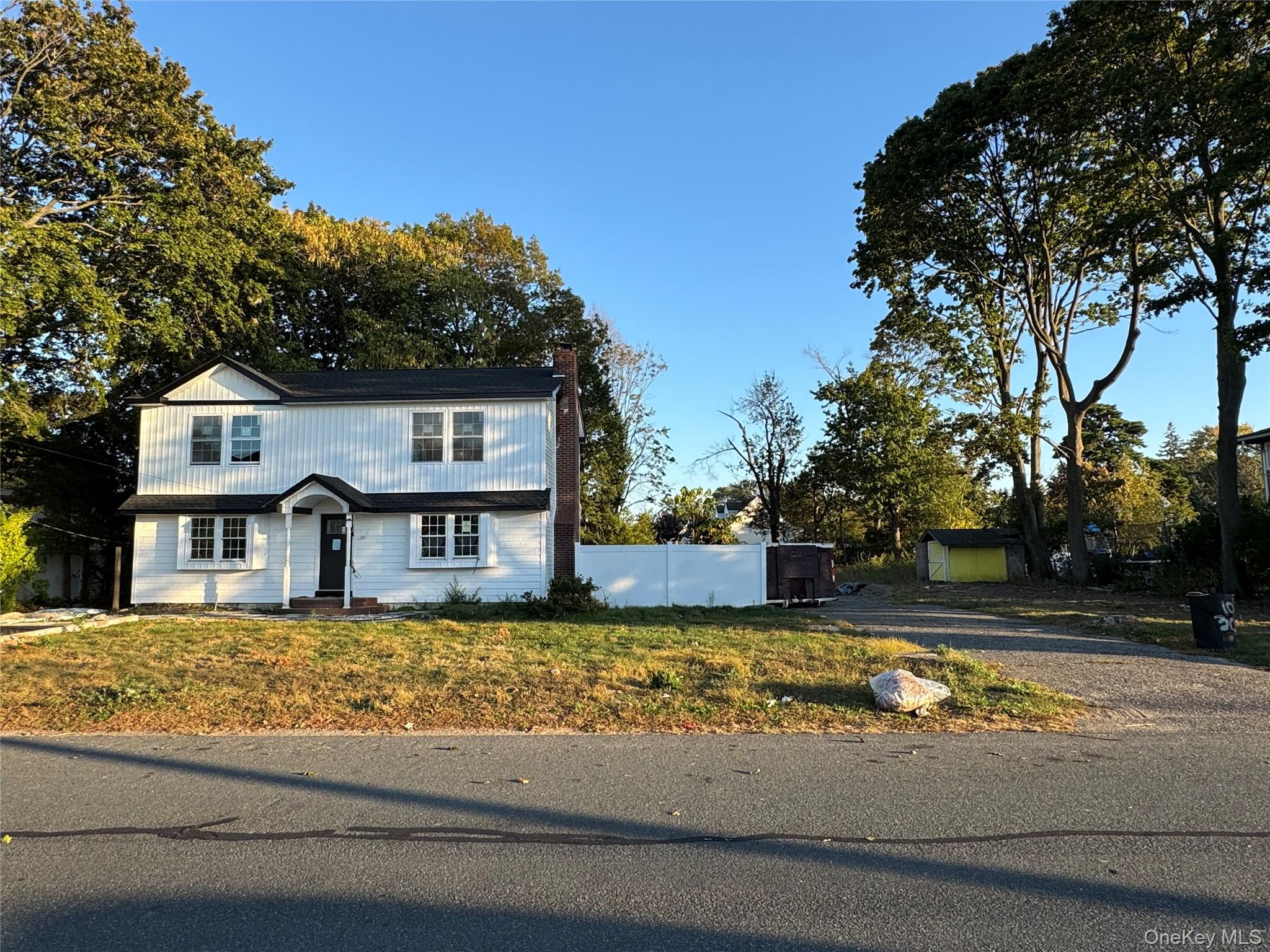 156 Farmers Ave, Lindenhurst, NY 11757, USA property photo