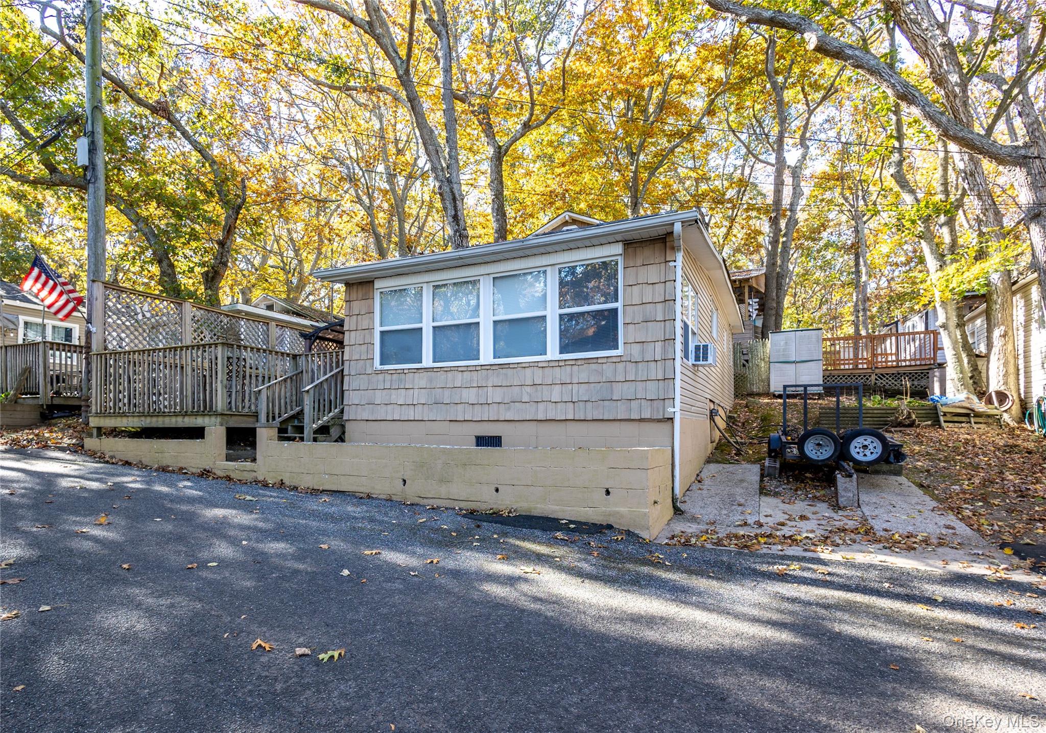 17 Schooner Ln, Calverton, NY 11933, USA property photo