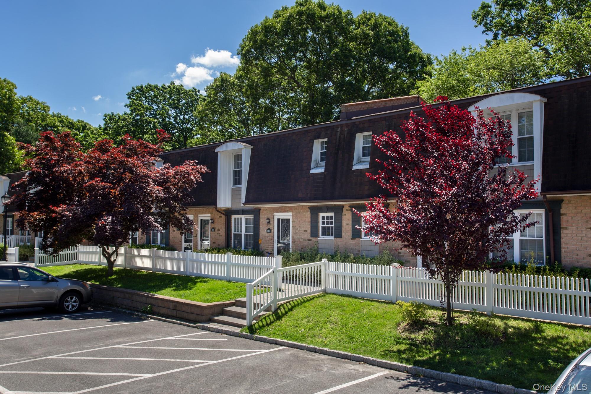 100 Villa D'Est Dr, Coram, NY 11727, USA property photo