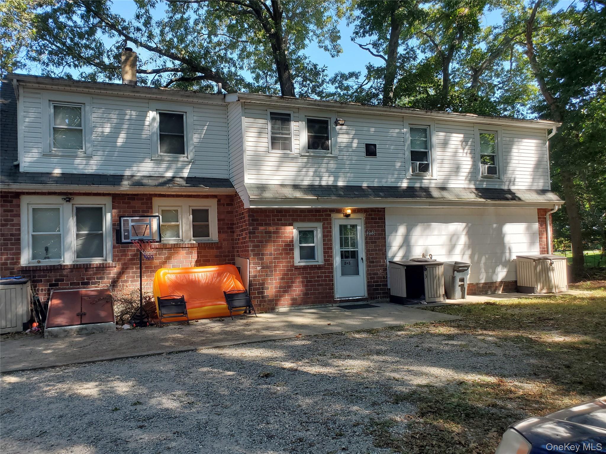 10 Sally Ln, Ridge, NY 11961, USA property photo
