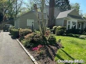 41 Woodbine Rd, Roslyn Heights, NY 11577, USA property photo