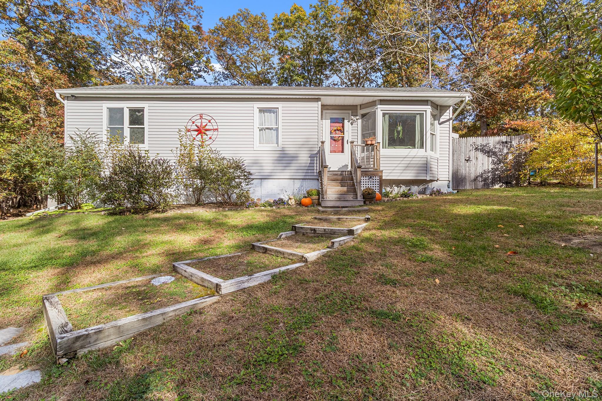 55 Newcomb Trail, Ridge, NY 11961, USA property photo