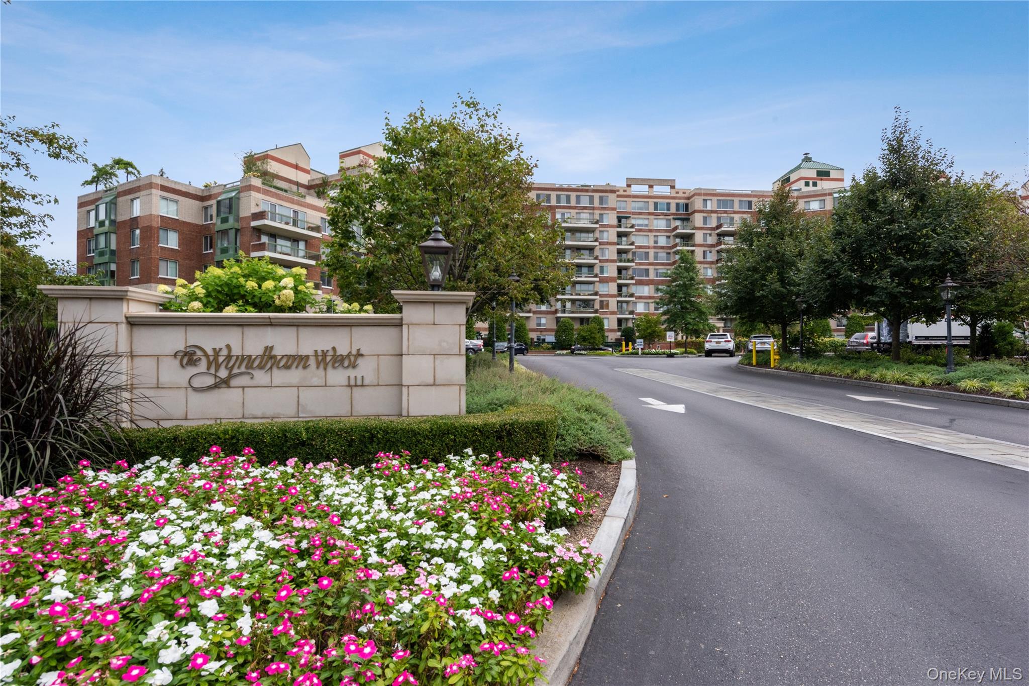 100 Hilton Ave, Garden City, NY 11530, USA property photo