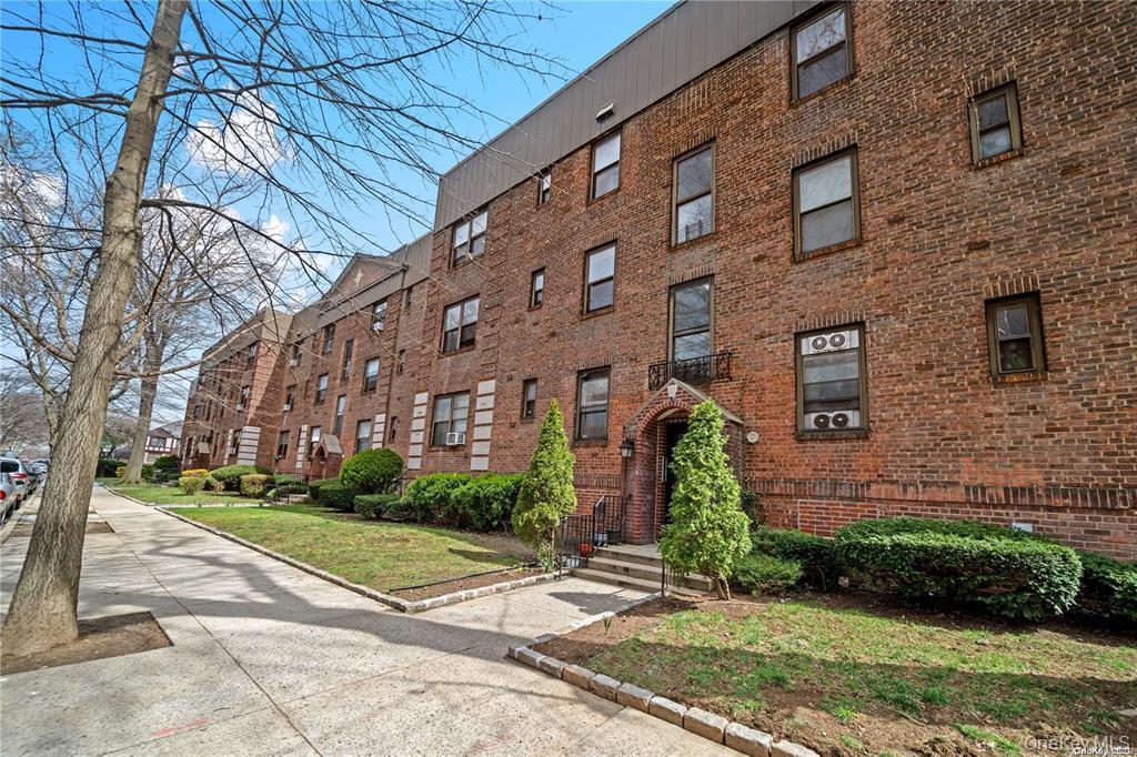 22-27 76th St, East Elmhurst, NY 11370, USA property photo