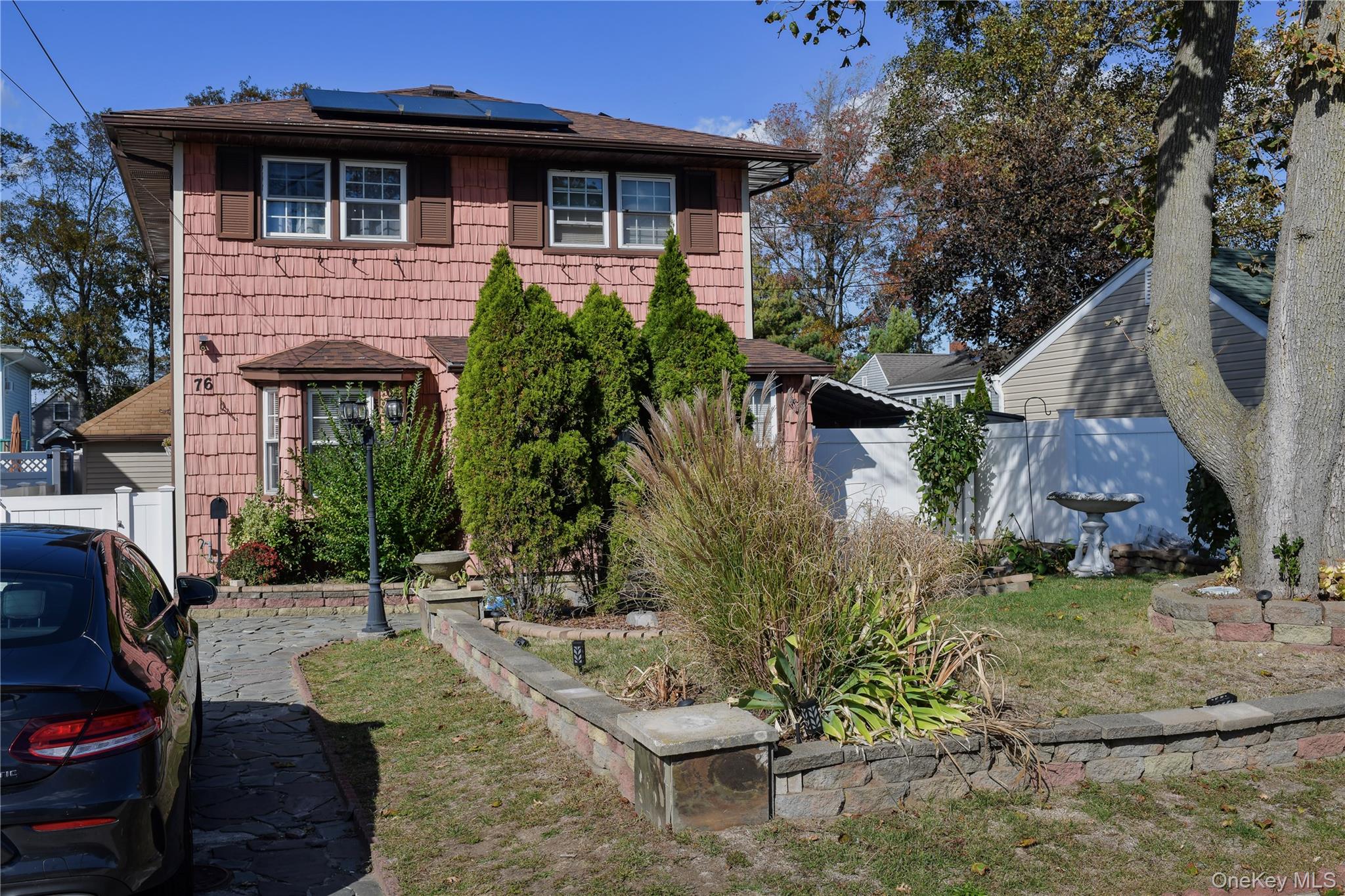 76 E Hollywood Ave, Lindenhurst, NY 11757, USA property photo
